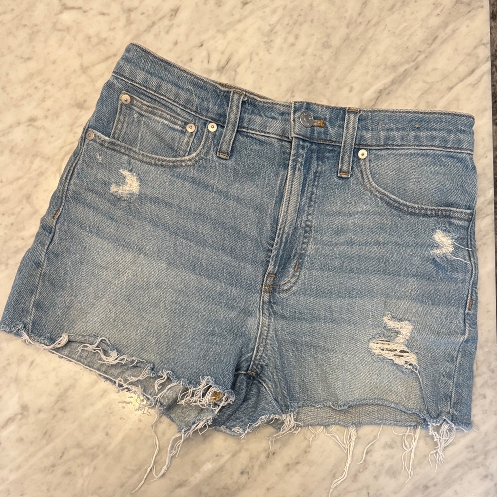 Classic Distressed denim shorts. madewell perfect Jean shorts